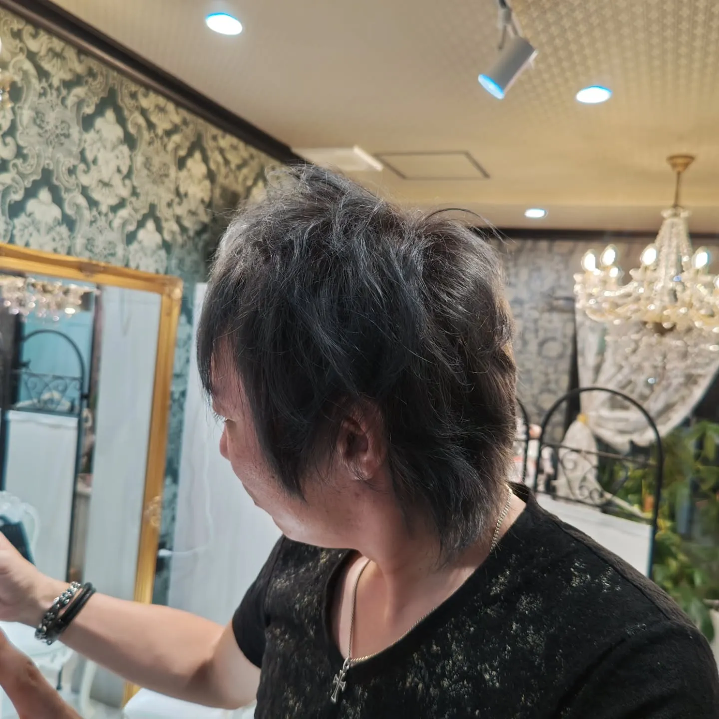 大津市ダブルカラーケアブリーチ大人の派手髪と言えば？