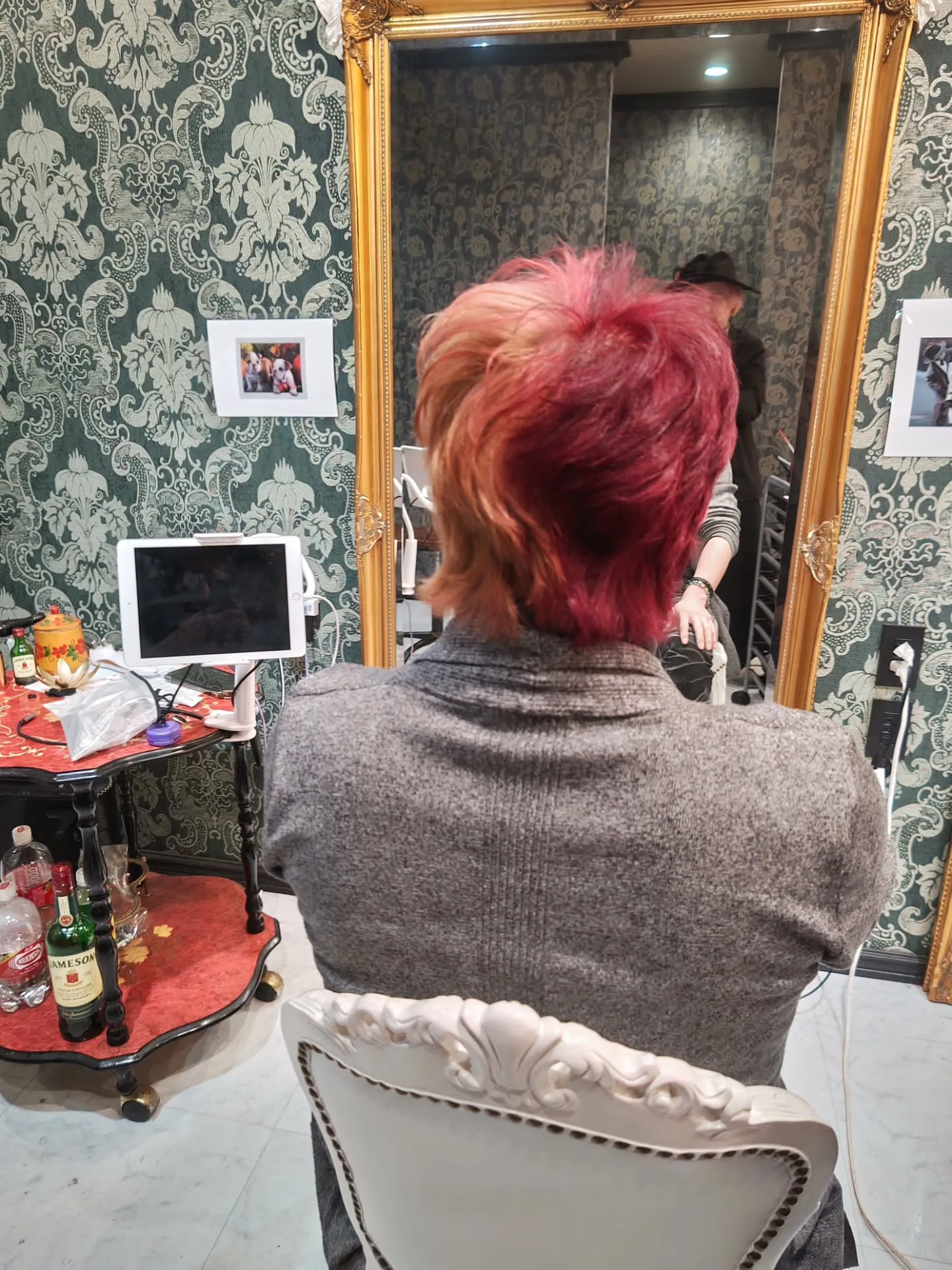 大津市派手髪脱白髪染めデザインカラーケアブリーチ⁡