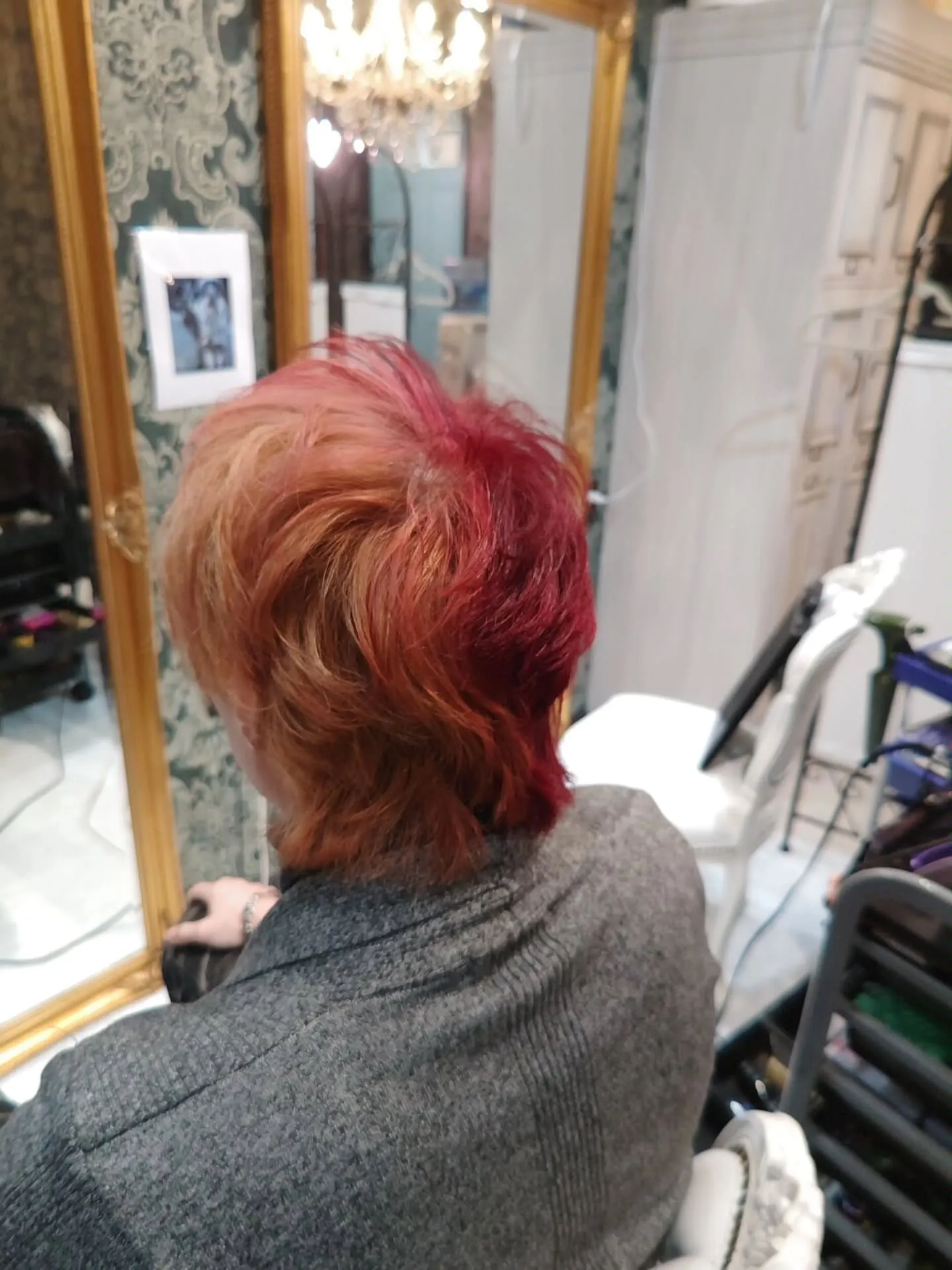 大津市派手髪脱白髪染めデザインカラーケアブリーチ⁡