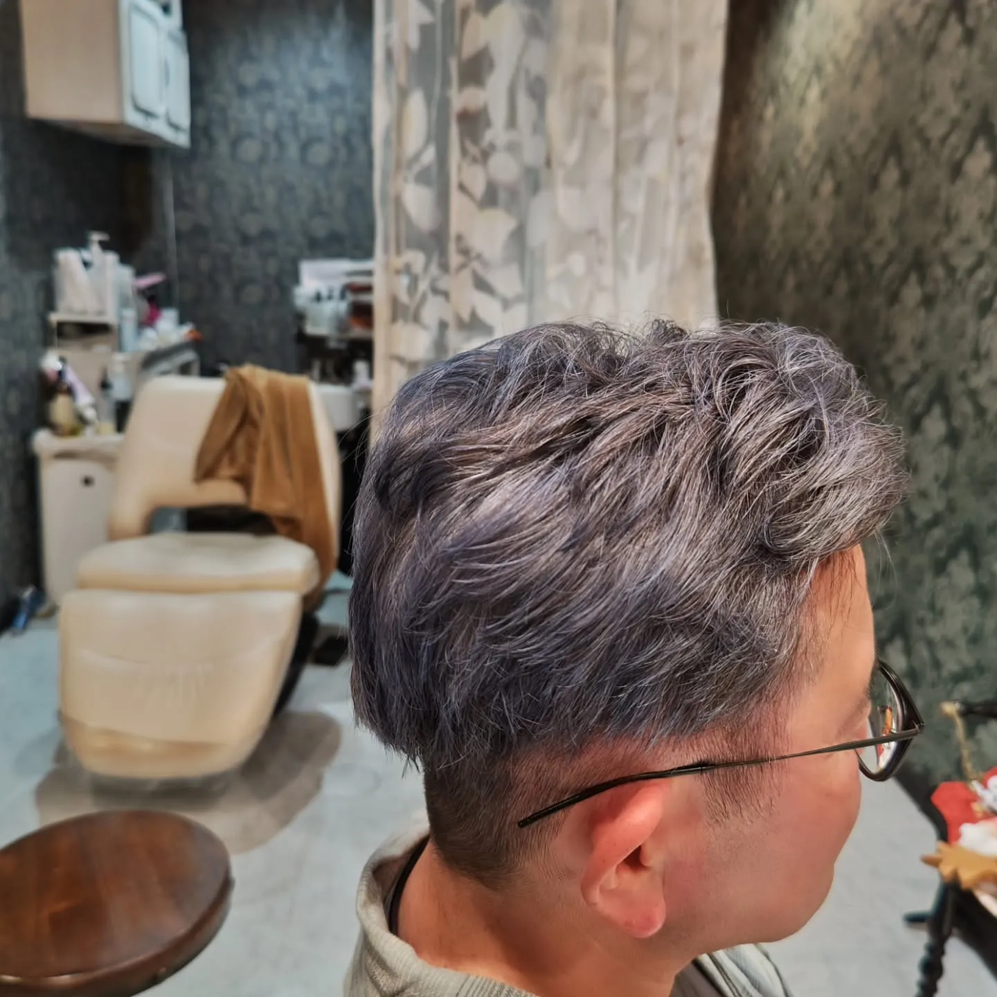 大津市イケおじ派手髪脱白髪染めアンチエイジングヘア⁡